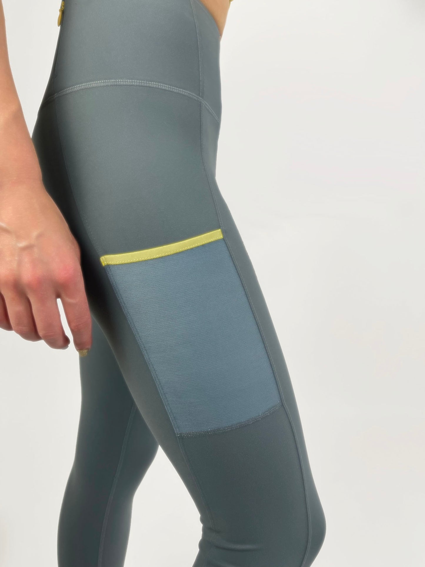 Unbranded Secondchance – Salbeigrüne Cross-Sport-Leggings